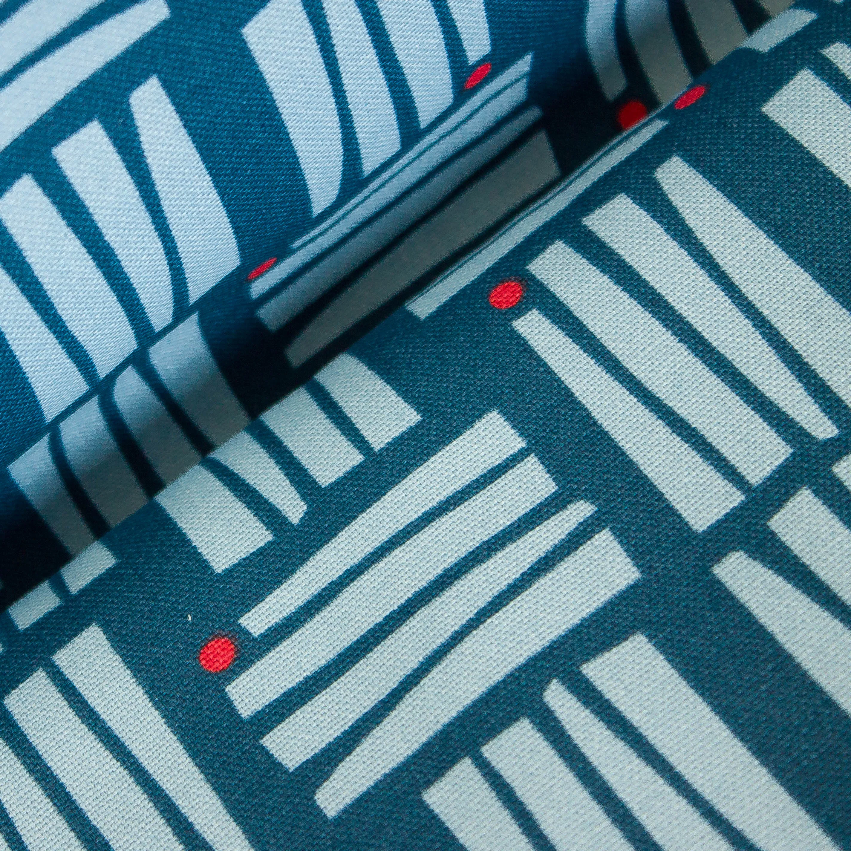 Canvas blauw met blauwe strepen en rode bolletjes